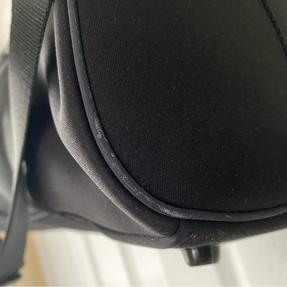 SOLD - Alo Yoga Traverse Duffle - Picture 7 of 7